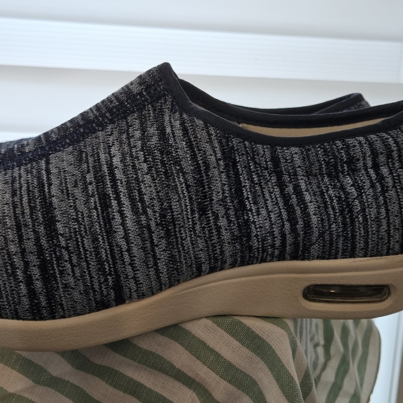 Youyun Orthopedic Slip On Shoes - Picture 3 of 10